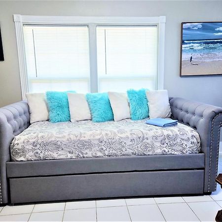 Casaazul-2605A-Couples Retreat By Beach & Pleasure Pier 1 Block Away- 2Bed 2Bath- 7 Minutes To Cruise Terminal Galveston Buitenkant foto