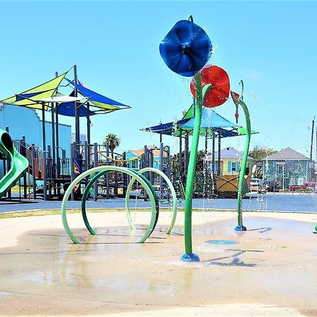 Casaazul-2605A-Couples Retreat By Beach & Pleasure Pier 1 Block Away- 2Bed 2Bath- 7 Minutes To Cruise Terminal Galveston Buitenkant foto