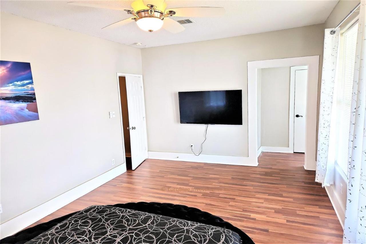 Casaazul-2605A-Couples Retreat By Beach & Pleasure Pier 1 Block Away- 2Bed 2Bath- 7 Minutes To Cruise Terminal Galveston Buitenkant foto
