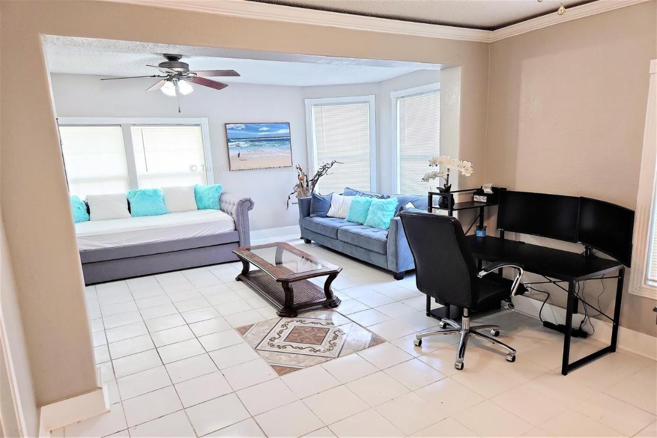 Casaazul-2605A-Couples Retreat By Beach & Pleasure Pier 1 Block Away- 2Bed 2Bath- 7 Minutes To Cruise Terminal Galveston Buitenkant foto