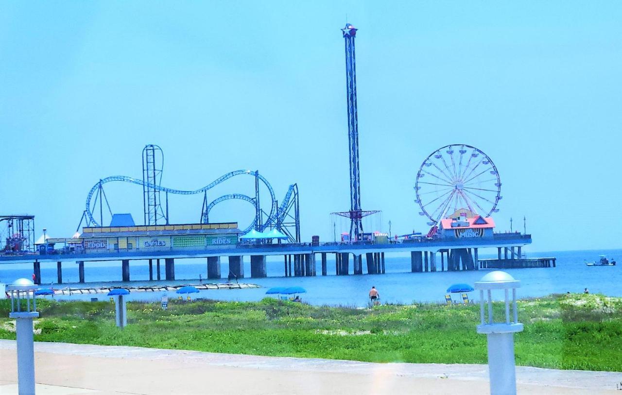 Casaazul-2605A-Couples Retreat By Beach & Pleasure Pier 1 Block Away- 2Bed 2Bath- 7 Minutes To Cruise Terminal Galveston Buitenkant foto