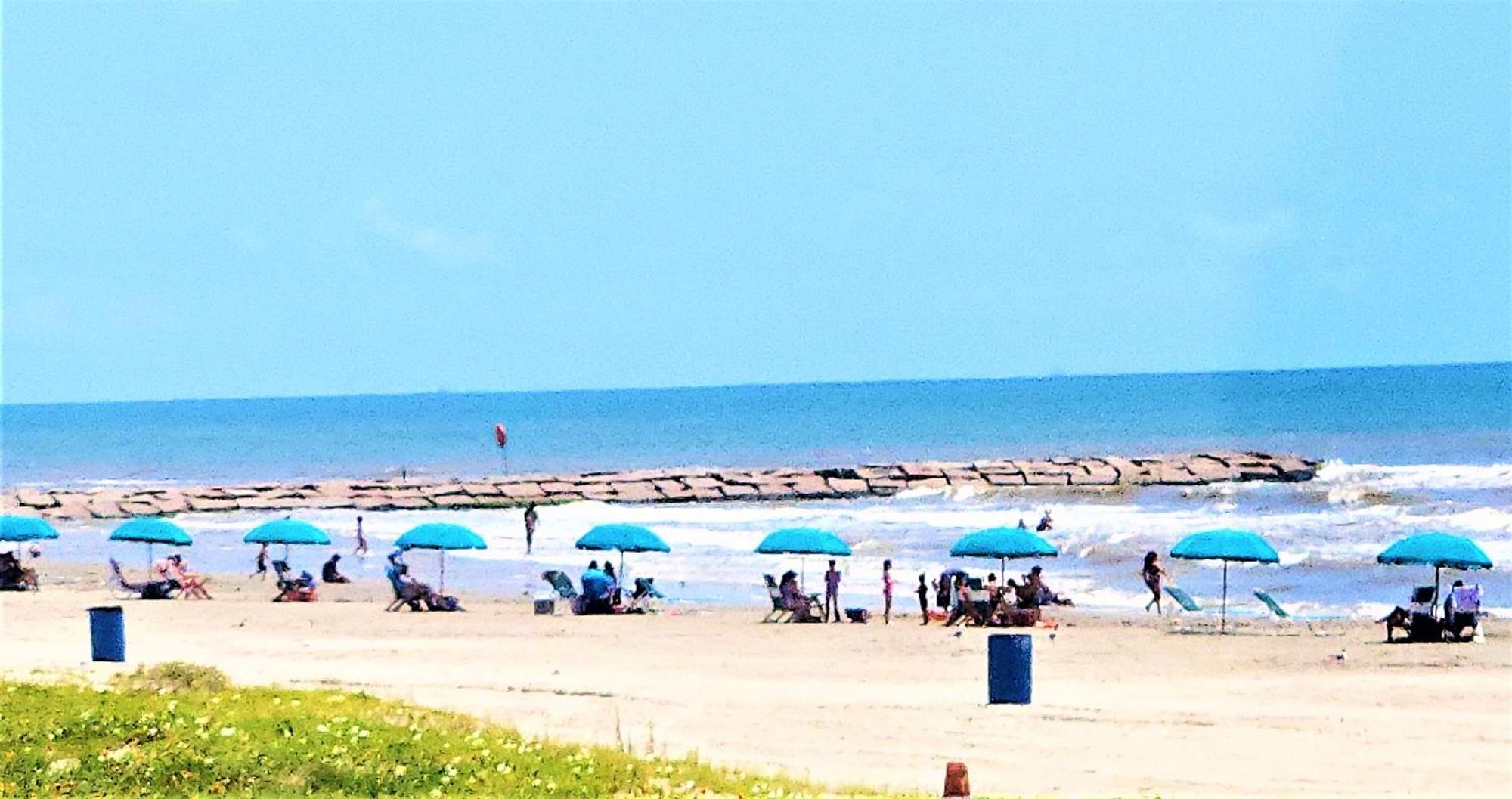 Casaazul-2605A-Couples Retreat By Beach & Pleasure Pier 1 Block Away- 2Bed 2Bath- 7 Minutes To Cruise Terminal Galveston Buitenkant foto