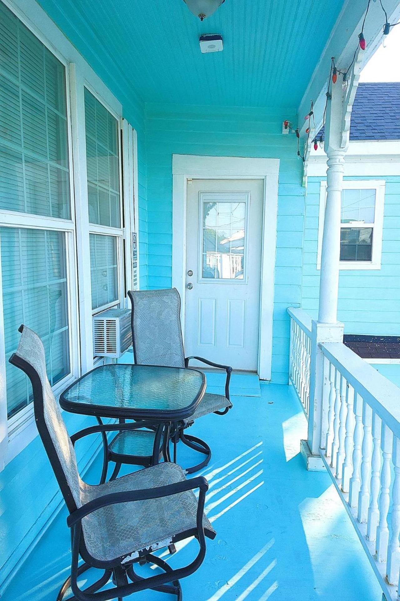 Casaazul-2605A-Couples Retreat By Beach & Pleasure Pier 1 Block Away- 2Bed 2Bath- 7 Minutes To Cruise Terminal Galveston Buitenkant foto